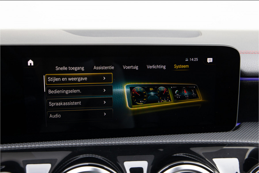 Mercedes-Benz CLA-Klasse 180 AMG Nightpakket, Pano, Widescreen, Sfeerverlichting, Camera 2020