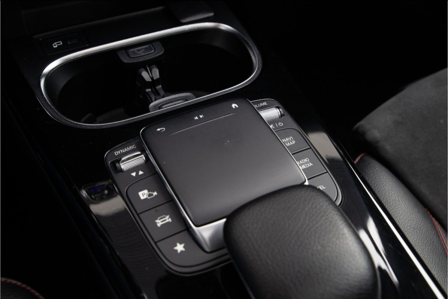 Mercedes-Benz CLA-Klasse 180 AMG Nightpakket, Pano, Widescreen, Sfeerverlichting, Camera 2020