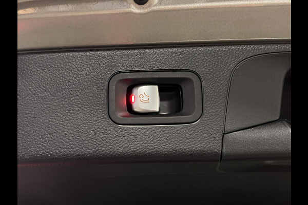 Mercedes-Benz GLC 300e 4MATIC AMG | Trekhaak | Open dak | Camera | Stoelverwarming | Memory | Cruise control | Carplay