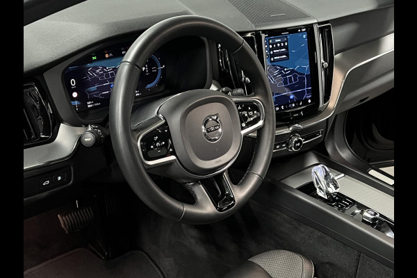 Volvo XC60 2.0 T6 Plug-in hybrid AWD Plus Dark Trekhaak | Open dak | Adapt. Cruise | Harman Kardon | Stoel-/stuurverwarming | Memory | Leder | Carplay