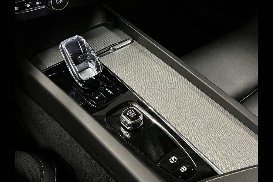Volvo XC60 2.0 T6 Plug-in hybrid AWD Plus Dark Trekhaak | Open dak | Adapt. Cruise | Harman Kardon | Stoel-/stuurverwarming | Memory | Leder | Carplay