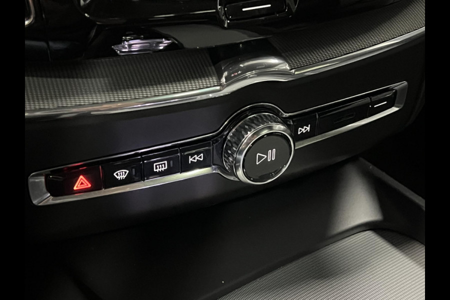 Volvo XC60 2.0 T6 Plug-in hybrid AWD Plus Dark Trekhaak | Open dak | Adapt. Cruise | Harman Kardon | Stoel-/stuurverwarming | Memory | Leder | Carplay