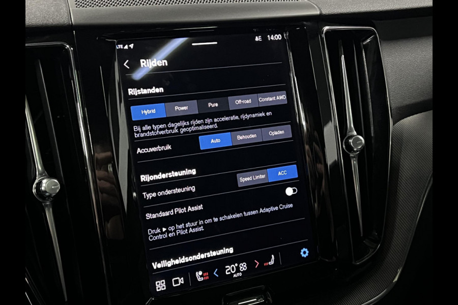 Volvo XC60 2.0 T6 Plug-in hybrid AWD Plus Dark Trekhaak | Open dak | Adapt. Cruise | Harman Kardon | Stoel-/stuurverwarming | Memory | Leder | Carplay