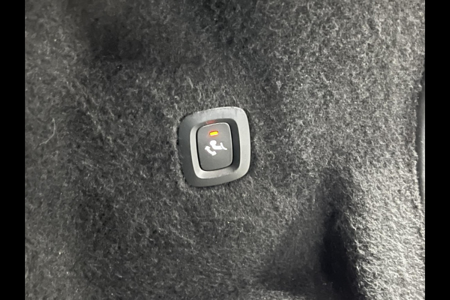 Volvo XC60 2.0 T6 Plug-in hybrid AWD Plus Dark Trekhaak | Open dak | Adapt. Cruise | Harman Kardon | Stoel-/stuurverwarming | Memory | Leder | Carplay