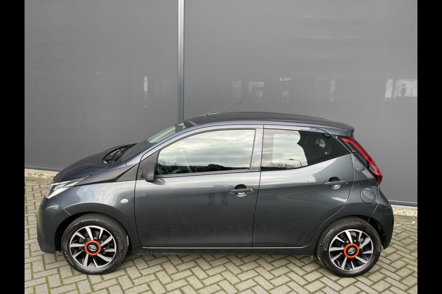 Toyota Aygo 1.0 VVT-i x-fun Airco - Cruise control - Licht metalen velgen 15 inch - Bluetooth - Elektrische ramen voor - Radio - Start/stop systeem - Stuur multifunctioneel - Led verlichting