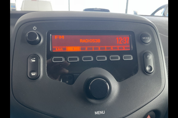 Toyota Aygo 1.0 VVT-i x-fun Airco - Cruise control - Licht metalen velgen 15 inch - Bluetooth - Elektrische ramen voor - Radio - Start/stop systeem - Stuur multifunctioneel - Led verlichting