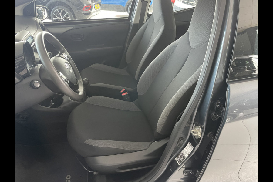 Toyota Aygo 1.0 VVT-i x-fun Airco - Cruise control - Licht metalen velgen 15 inch - Bluetooth - Elektrische ramen voor - Radio - Start/stop systeem - Stuur multifunctioneel - Led verlichting