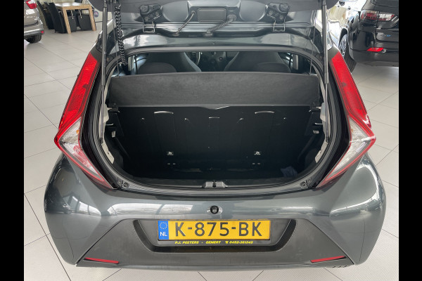 Toyota Aygo 1.0 VVT-i x-fun Airco - Cruise control - Licht metalen velgen 15 inch - Bluetooth - Elektrische ramen voor - Radio - Start/stop systeem - Stuur multifunctioneel - Led verlichting