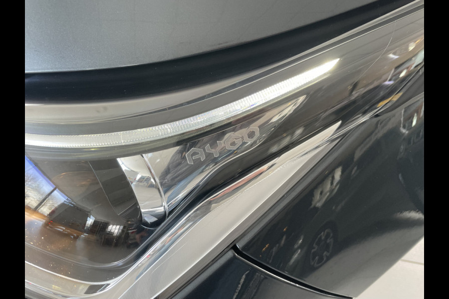 Toyota Aygo 1.0 VVT-i x-fun Airco - Cruise control - Licht metalen velgen 15 inch - Bluetooth - Elektrische ramen voor - Radio - Start/stop systeem - Stuur multifunctioneel - Led verlichting