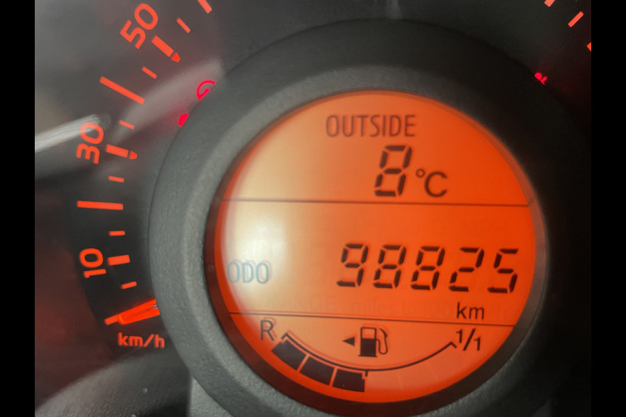 Toyota Aygo 1.0 VVT-i x-fun Airco - Cruise control - Licht metalen velgen 15 inch - Bluetooth - Elektrische ramen voor - Radio - Start/stop systeem - Stuur multifunctioneel - Led verlichting