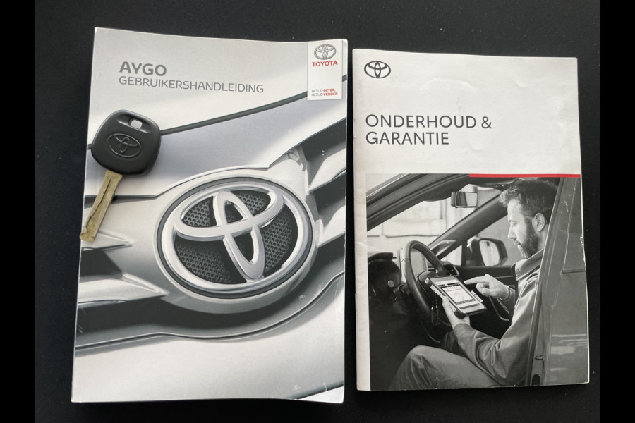 Toyota Aygo 1.0 VVT-i x-fun Airco - Cruise control - Licht metalen velgen 15 inch - Bluetooth - Elektrische ramen voor - Radio - Start/stop systeem - Stuur multifunctioneel - Led verlichting