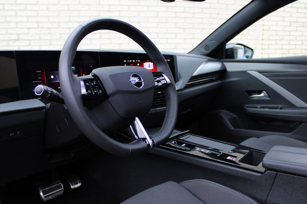 Opel Astra 1.6 Hybrid Ultimate | Panoramadak | Matrix | 360 Camera | AGR | Black Pack