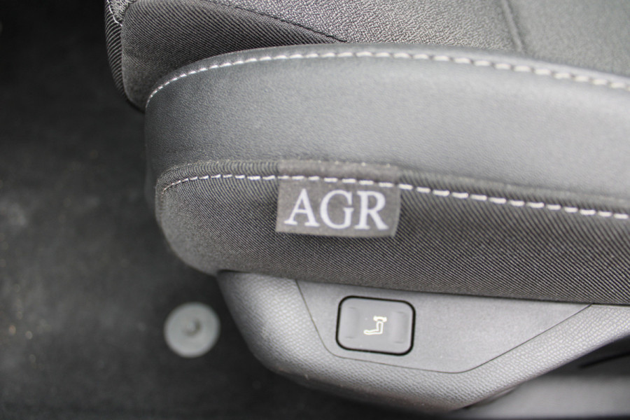 Opel Astra 1.6 Hybrid Ultimate | Panoramadak | Matrix | 360 Camera | AGR | Black Pack