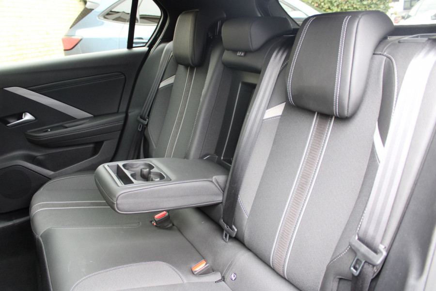 Opel Astra 1.6 Hybrid Ultimate | Panoramadak | Matrix | 360 Camera | AGR | Black Pack