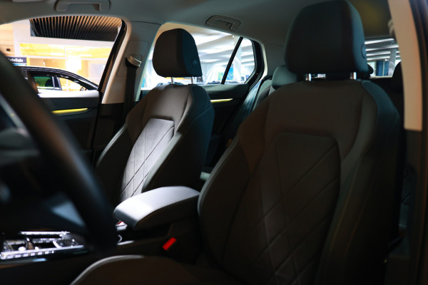 Volkswagen Golf 1.4 eHybrid Style PANO CARPLAY ACC CAMERA SFEER "22