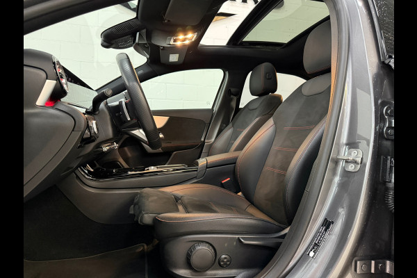 Mercedes-Benz A-Klasse 250e AMG Line, Full options, Pano, Nightpack, NL auto