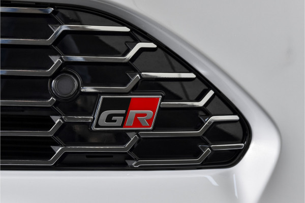 Toyota Yaris Cross 1.5 Hybrid 130 GR Sport | Adapt.Cruise | Head-up | 360 Camera | Stoel+Stuurverw. | Dig.Cockpit | NAV + App.Connect (Draadloos) | ECC | LM 18" | 6116