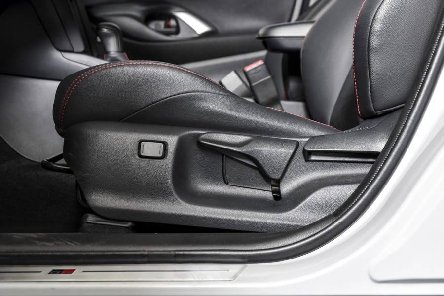 Toyota Yaris Cross 1.5 Hybrid 130 GR Sport | Adapt.Cruise | Head-up | 360 Camera | Stoel+Stuurverw. | Dig.Cockpit | NAV + App.Connect (Draadloos) | ECC | LM 18" | 6116