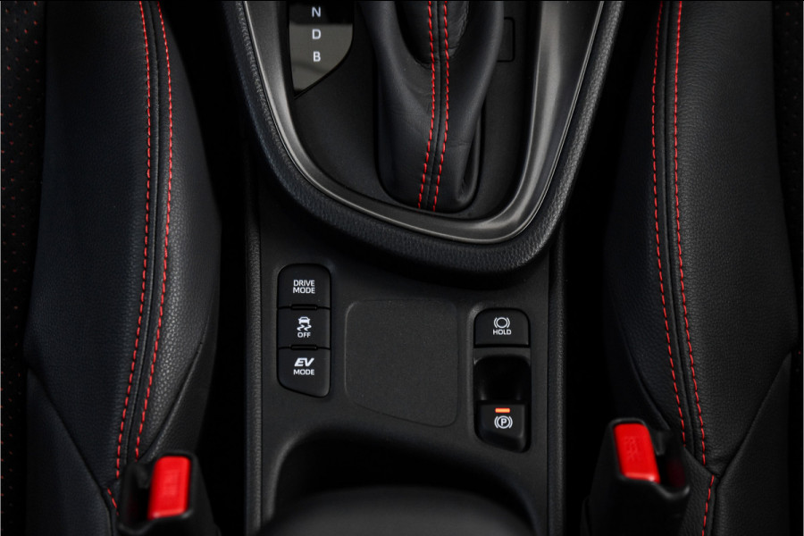 Toyota Yaris Cross 1.5 Hybrid 130 GR Sport | Adapt.Cruise | Head-up | 360 Camera | Stoel+Stuurverw. | Dig.Cockpit | NAV + App.Connect (Draadloos) | ECC | LM 18" | 6116