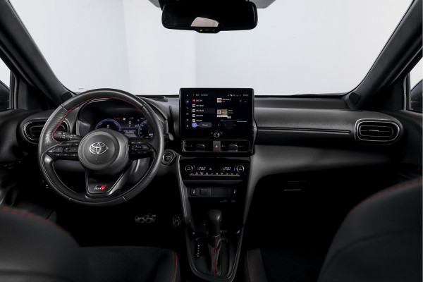 Toyota Yaris Cross 1.5 Hybrid 130 GR Sport | Adapt.Cruise | Head-up | 360 Camera | Stoel+Stuurverw. | Dig.Cockpit | NAV + App. Connect (Draadloos) | ECC | LM 18" | 2298