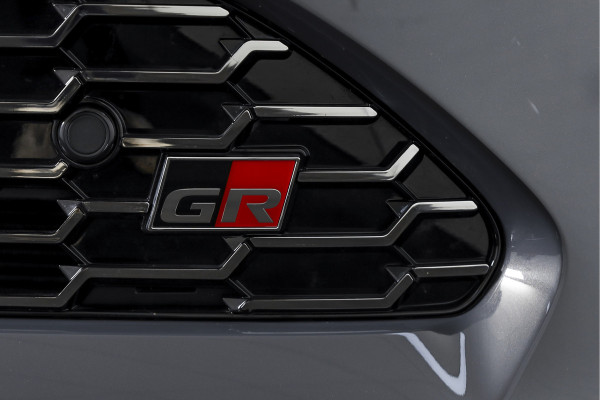 Toyota Yaris Cross 1.5 Hybrid 130 GR Sport | Adapt.Cruise | Head-up | 360 Camera | Stoel+Stuurverw. | Dig.Cockpit | NAV + App. Connect (Draadloos) | ECC | LM 18" | 2298