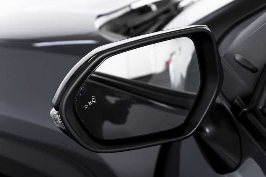 Toyota Yaris Cross 1.5 Hybrid 130 GR Sport | Adapt.Cruise | Head-up | 360 Camera | Stoel+Stuurverw. | Dig.Cockpit | NAV + App. Connect (Draadloos) | ECC | LM 18" | 2298