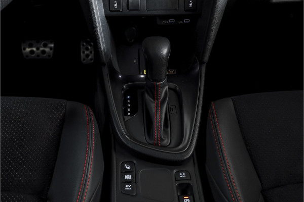 Toyota Yaris Cross 1.5 Hybrid 130 GR Sport | Adapt.Cruise | Head-up | 360 Camera | Stoel+Stuurverw. | Dig.Cockpit | NAV + App. Connect (Draadloos) | ECC | LM 18" | 2298