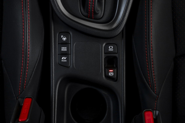 Toyota Yaris Cross 1.5 Hybrid 130 GR Sport | Adapt.Cruise | Head-up | 360 Camera | Stoel+Stuurverw. | Dig.Cockpit | NAV + App. Connect (Draadloos) | ECC | LM 18" | 2298