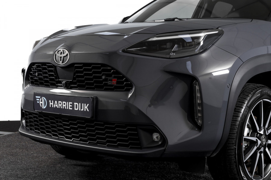 Toyota Yaris Cross 1.5 Hybrid 130 GR Sport | Adapt.Cruise | Head-up | 360 Camera | Stoel+Stuurverw. | Dig.Cockpit | NAV + App. Connect (Draadloos) | ECC | LM 18" | 2298