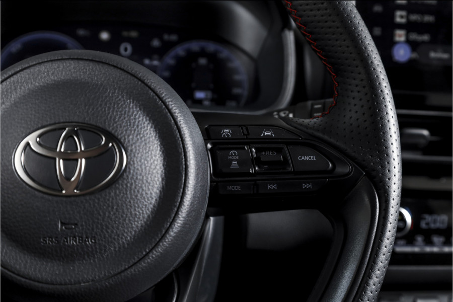 Toyota Yaris Cross 1.5 Hybrid 130 GR Sport | Adapt.Cruise | Head-up | 360 Camera | Stoel+Stuurverw. | Dig.Cockpit | NAV + App. Connect (Draadloos) | ECC | LM 18" | 2298