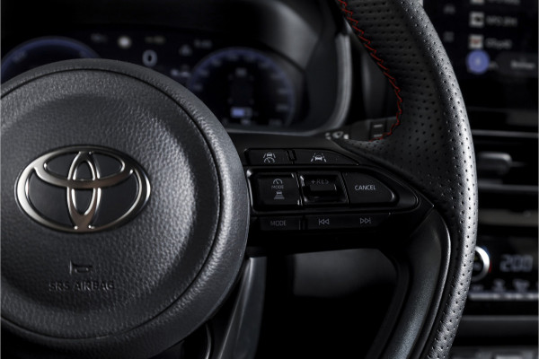 Toyota Yaris Cross 1.5 Hybrid 130 GR Sport | Adapt.Cruise | Head-up | 360 Camera | Stoel+Stuurverw. | Dig.Cockpit | NAV + App. Connect (Draadloos) | ECC | LM 18" | 2298