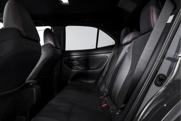 Toyota Yaris Cross 1.5 Hybrid 130 GR Sport | Adapt.Cruise | Head-up | 360 Camera | Stoel+Stuurverw. | Dig.Cockpit | NAV + App. Connect (Draadloos) | ECC | LM 18" | 2298