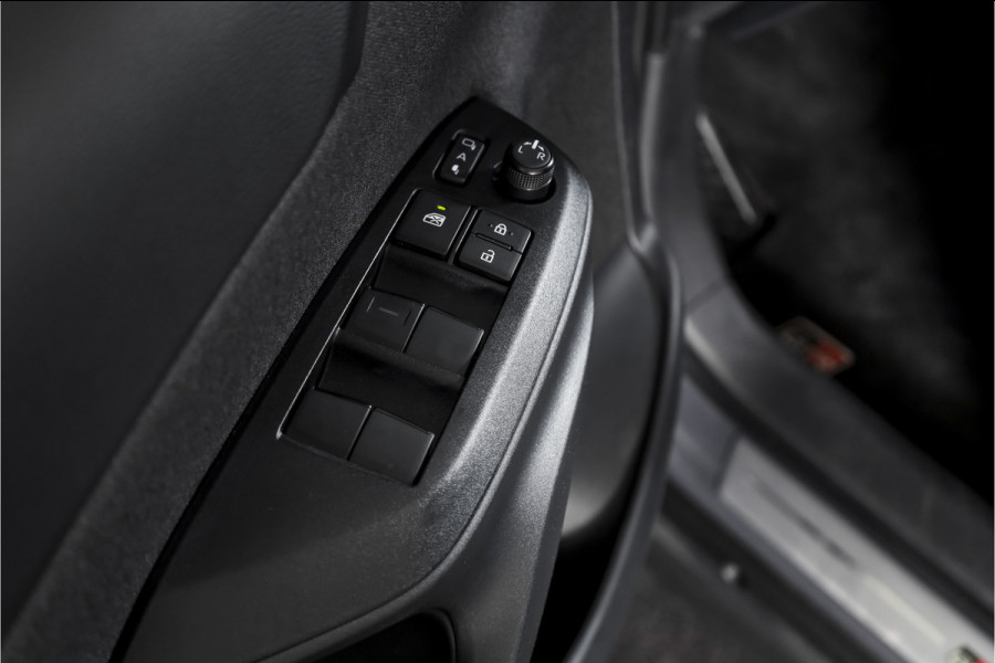 Toyota Yaris Cross 1.5 Hybrid 130 GR Sport | Adapt.Cruise | Head-up | 360 Camera | Stoel+Stuurverw. | Dig.Cockpit | NAV + App. Connect (Draadloos) | ECC | LM 18" | 2298