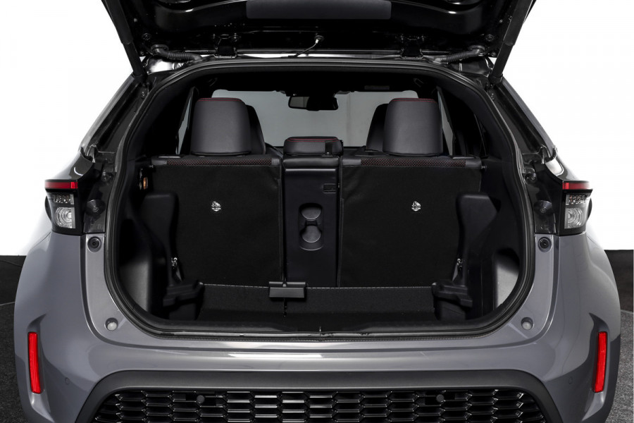 Toyota Yaris Cross 1.5 Hybrid 130 GR Sport | Adapt.Cruise | Head-up | 360 Camera | Stoel+Stuurverw. | Dig.Cockpit | NAV + App. Connect (Draadloos) | ECC | LM 18" | 2298