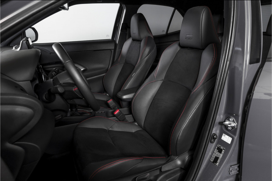 Toyota Yaris Cross 1.5 Hybrid 130 GR Sport | Adapt.Cruise | Head-up | 360 Camera | Stoel+Stuurverw. | Dig.Cockpit | NAV + App. Connect (Draadloos) | ECC | LM 18" | 2294