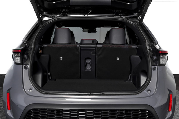 Toyota Yaris Cross 1.5 Hybrid 130 GR Sport | Adapt.Cruise | Head-up | 360 Camera | Stoel+Stuurverw. | Dig.Cockpit | NAV + App. Connect (Draadloos) | ECC | LM 18" | 2294