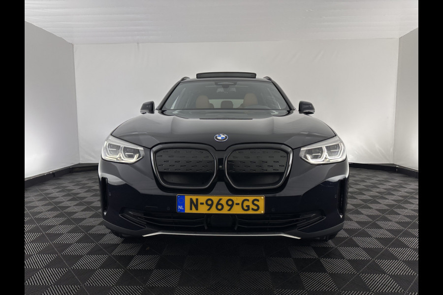 BMW iX3 High Executive 80 kWh [ 3-Fase-11kW ] {SOH-96%} (INCL-BTW) Aut. *PANO | LEATHER | HARMAN/KARDON | FULL-LED | BLINDSPOT | MEMORY-PACK | DIGI-COCKPIT | HEATED-SPORTSEATS | KEYLESS | TOPVIEW | DAB+ | NAVI-FULLMAP | HEAD-UP | PRIVACY-GLASS |