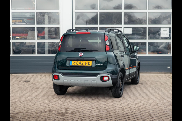 Fiat Panda Hybrid Garmin Cross | Clima | Priv. glass | Dakrails | 5-Persoons | Apple Carplay | Verde Foresta | Pack Garmin