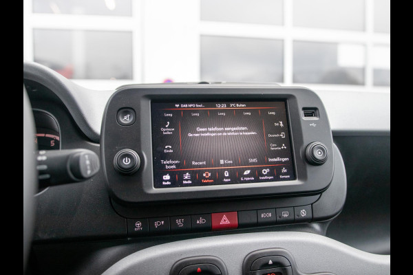 Fiat Panda Hybrid Garmin Cross | Clima | Priv. glass | Dakrails | 5-Persoons | Apple Carplay | Verde Foresta | Pack Garmin