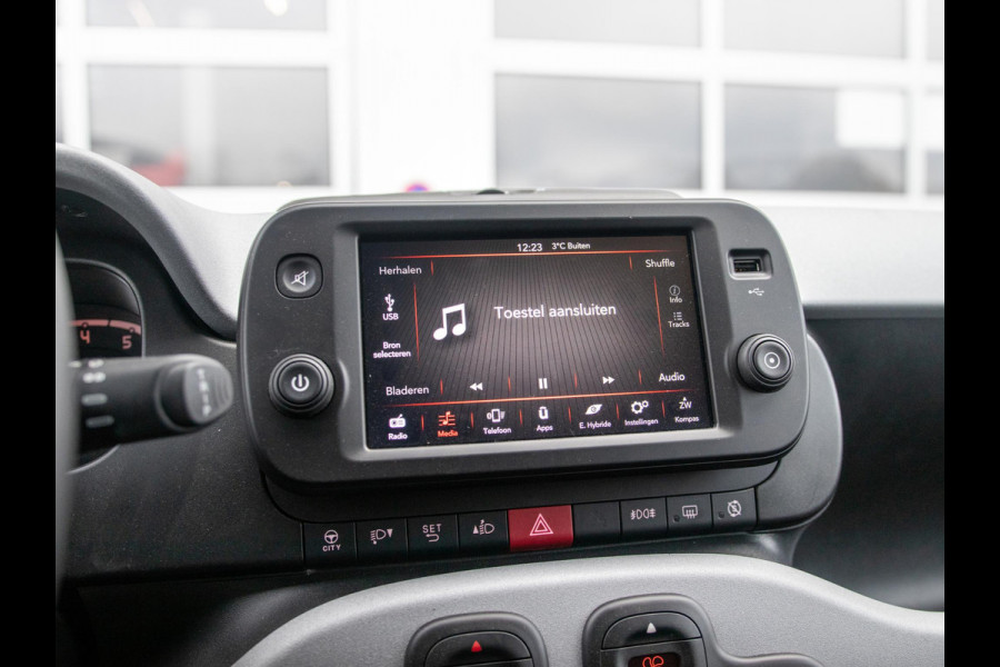 Fiat Panda Hybrid Garmin Cross | Clima | Priv. glass | Dakrails | 5-Persoons | Apple Carplay | Verde Foresta | Pack Garmin