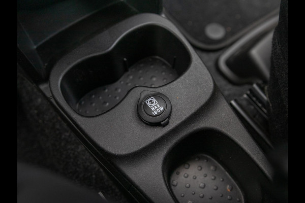 Fiat Panda Hybrid Garmin Cross | Clima | Priv. glass | Dakrails | 5-Persoons | Apple Carplay | Verde Foresta | Pack Garmin