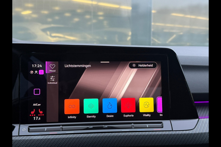 Volkswagen Golf 1.5 eTSI R-Line 3XR-Line Pano|Sportstoelen|Dynaudio|Sfeer