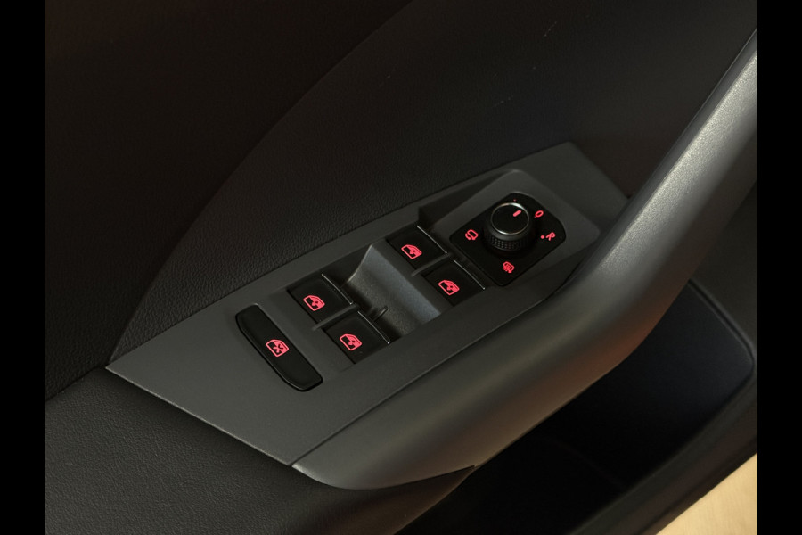 Volkswagen T-Cross 1.0 TSI Style 115pk DSG | VERKOCHT! Carplay | 18" | Camera | Digitaal cockpit | ACC | Dode hoek | 100% Volkswagen dealer onderhouden!