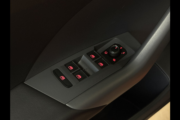 Volkswagen T-Cross 1.0 TSI Style 115pk DSG | VERKOCHT! Carplay | 18" | Camera | Digitaal cockpit | ACC | Dode hoek | 100% Volkswagen dealer onderhouden!