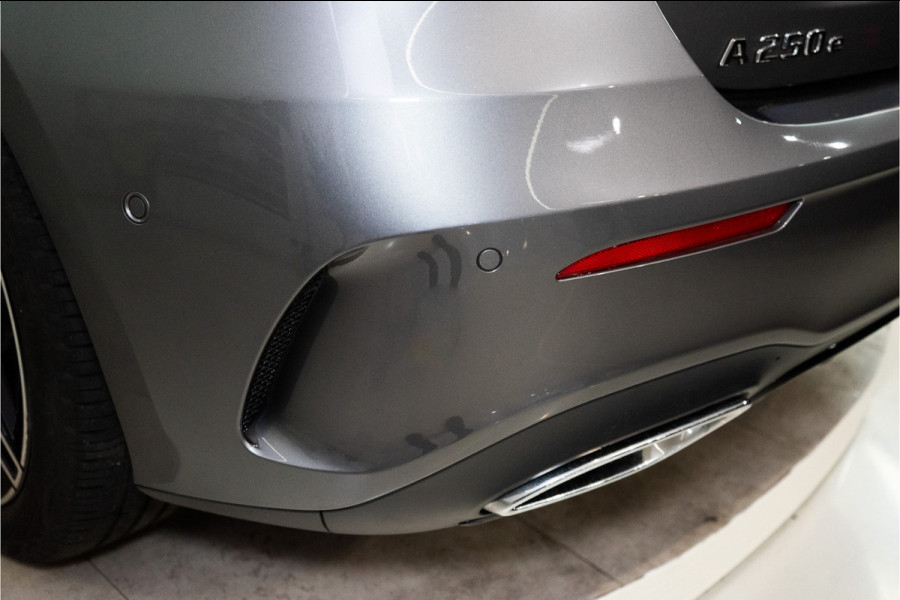 Mercedes-Benz A-Klasse 250 e Premium AMG Facelift 218PK | Pano | Keyless | Sfeer | Night | Fabrieksgarantie