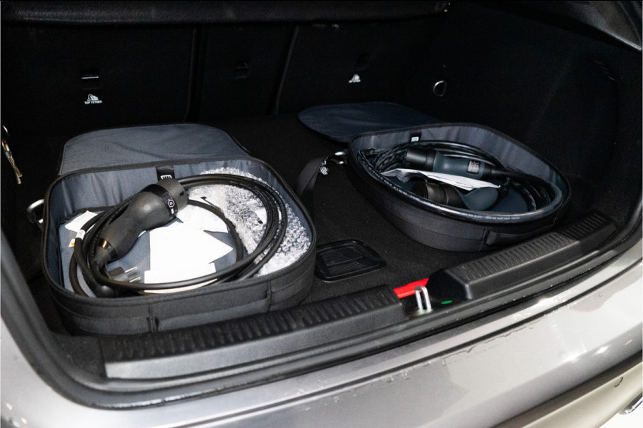 Mercedes-Benz A-Klasse 250 e Premium AMG Facelift 218PK | Pano | Keyless | Sfeer | Night | Fabrieksgarantie