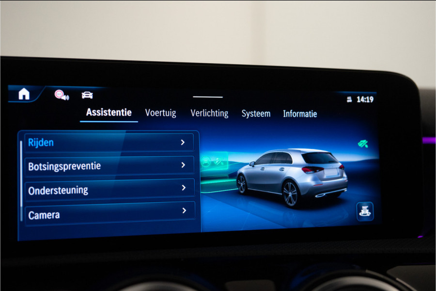 Mercedes-Benz A-Klasse 250 e Premium AMG Facelift 218PK | Pano | Keyless | Sfeer | Night | Fabrieksgarantie