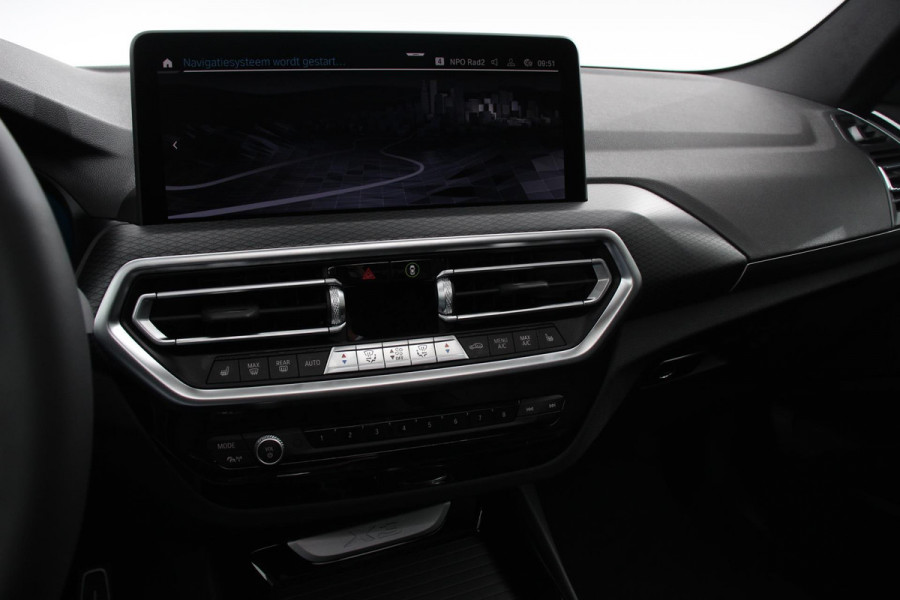BMW X3 xDrive30e M Sport High Executive | Leder | Schuif/kantel dak | Navigatie | Climate Control | Camera | Electrisch bedienbare achterklep | Active Cruise Control | 19" Lichtmetalen velgen