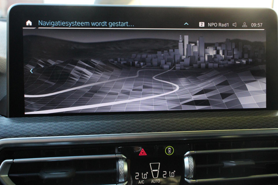 BMW X3 xDrive30e M Sport High Executive | Leder | Schuif/kantel dak | Navigatie | Climate Control | Camera | Electrisch bedienbare achterklep | Active Cruise Control | 19" Lichtmetalen velgen