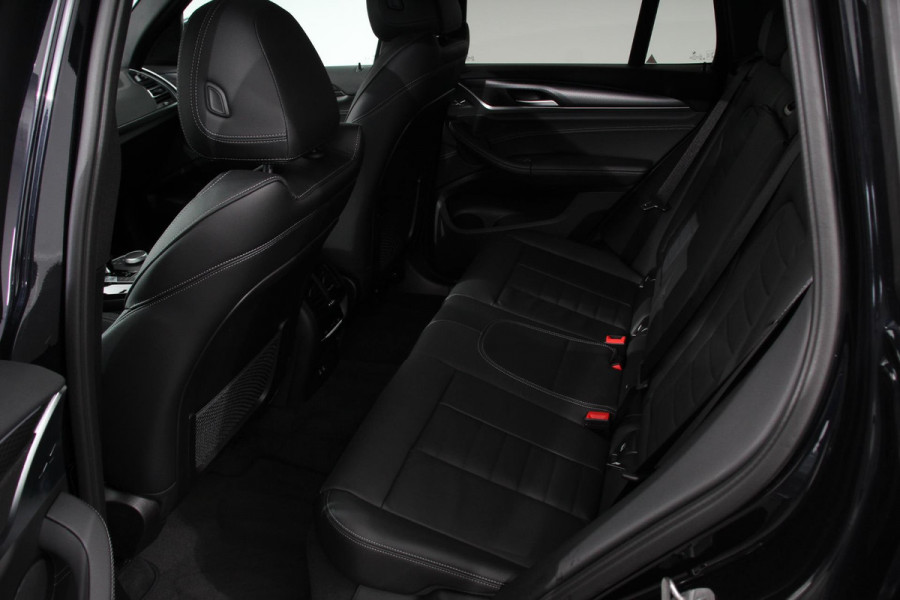 BMW X3 xDrive30e M Sport High Executive | Leder | Schuif/kantel dak | Navigatie | Climate Control | Camera | Electrisch bedienbare achterklep | Active Cruise Control | 19" Lichtmetalen velgen